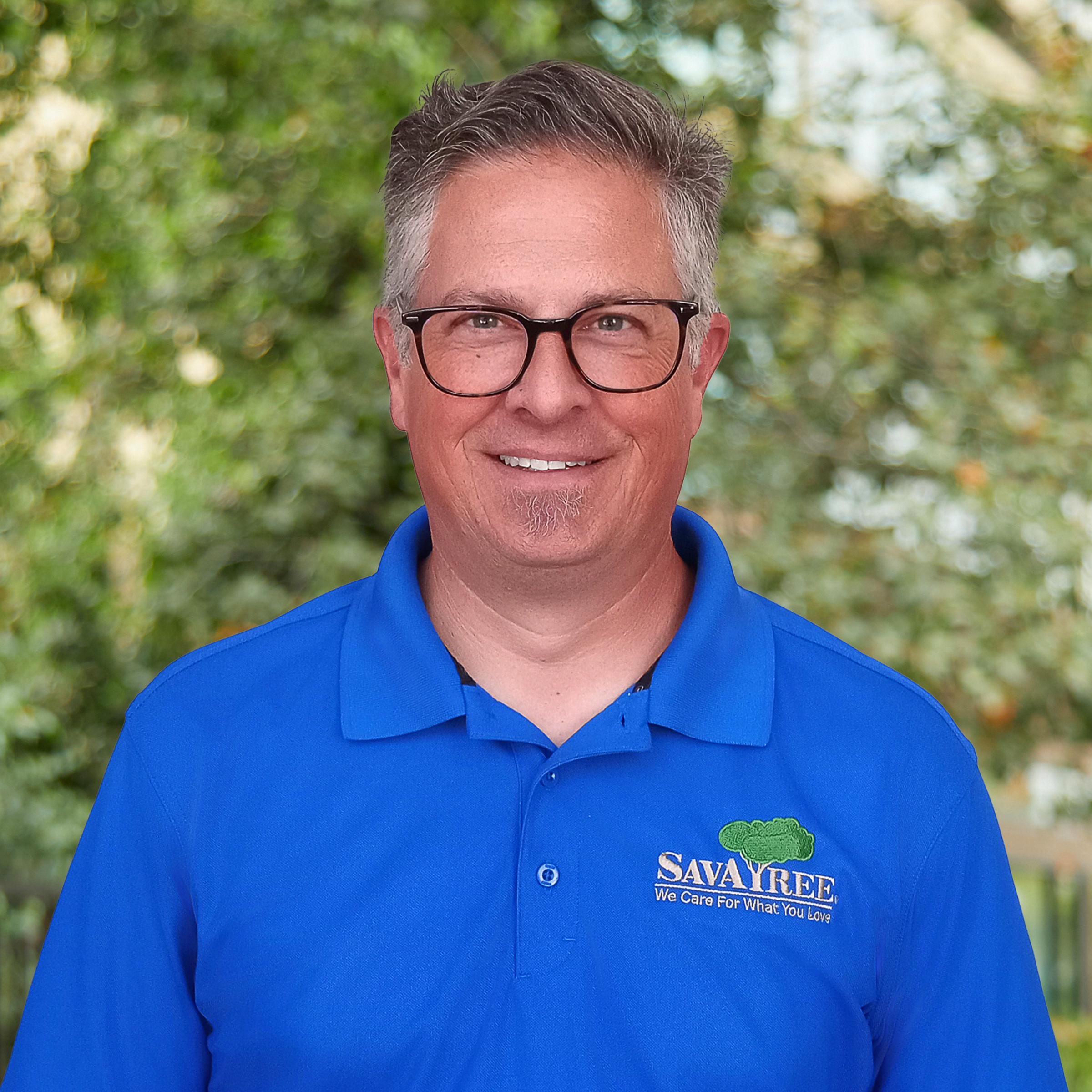 Headshot of SavATree Arborist Geoff Bidwell