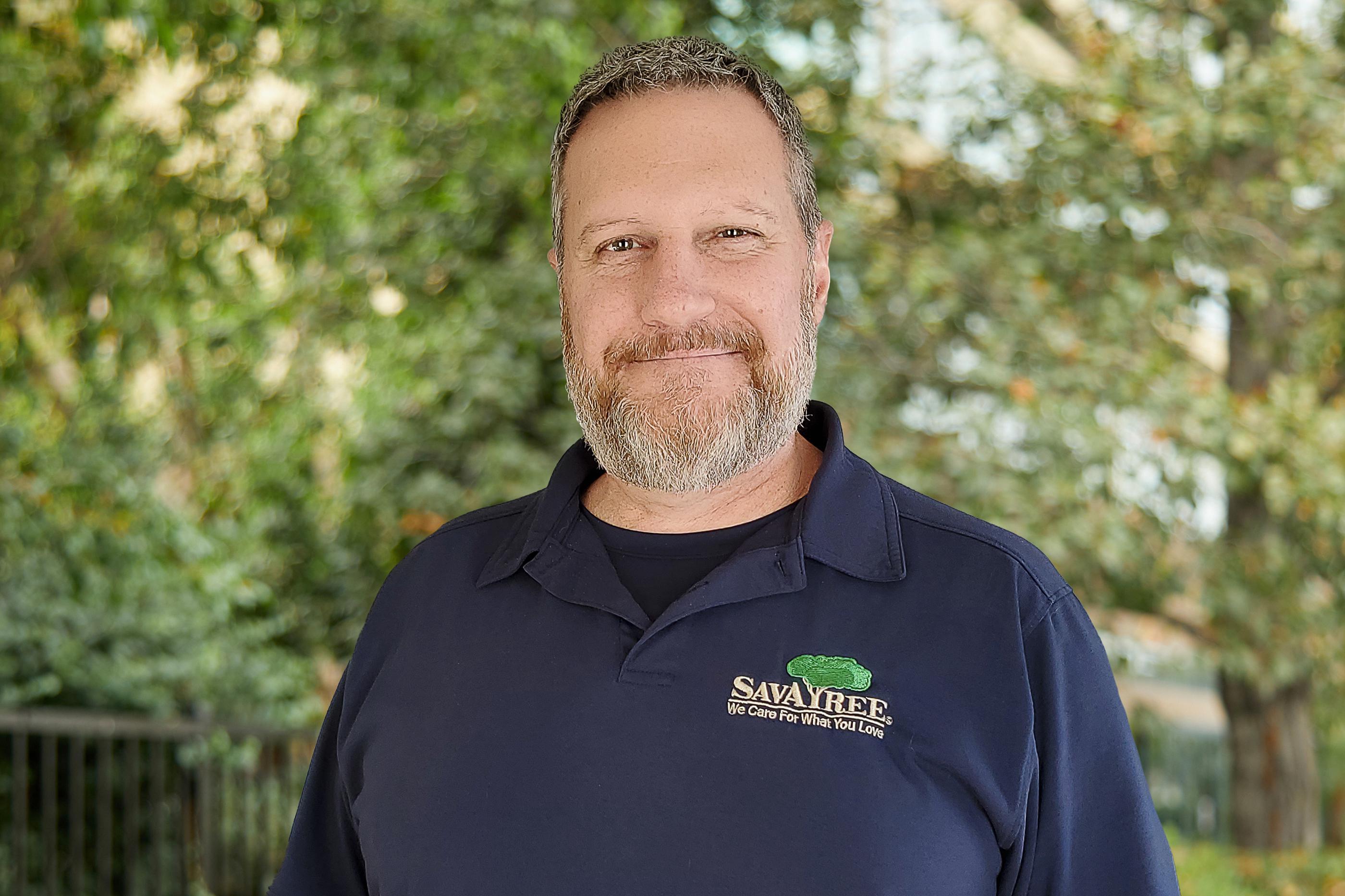 Headshot of SavATree Arborist Andy Knight