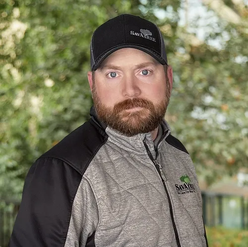 Headshot of SavATree Arborist Geoff Davis